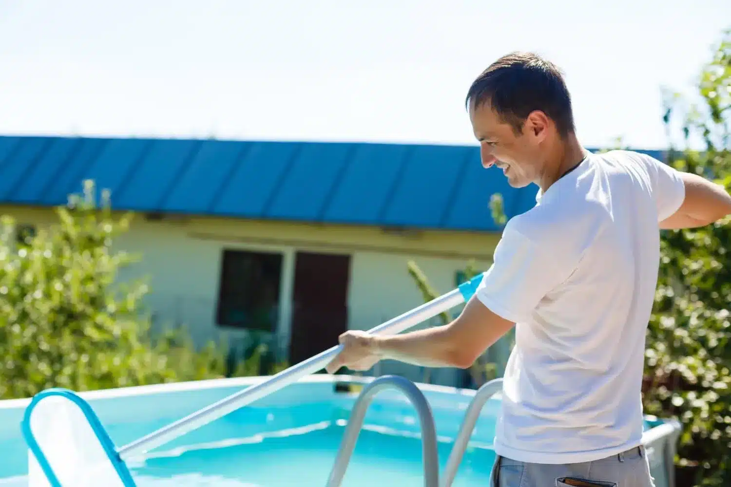 A Complete Guide to Cleaning a Fibreglass Pool